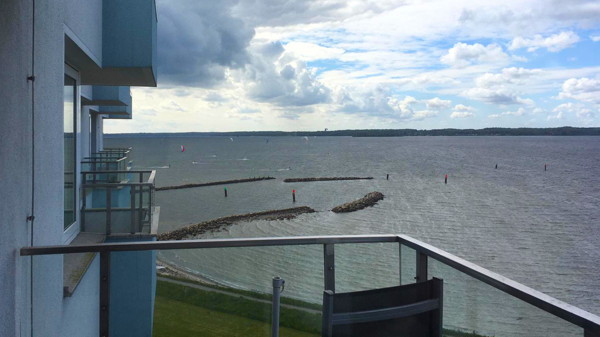 Auch von der Loggia der Ferienwohnung Fiedler aus können Sie Kitesurfer auf der Ostsee beobachten.